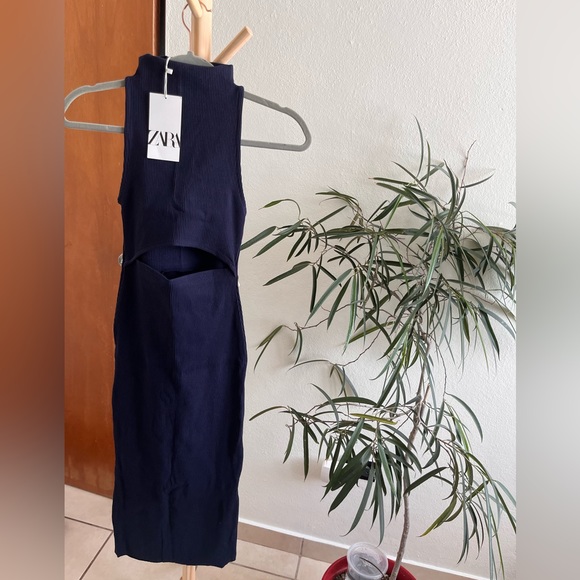 Zara Cut Out Halter Dress - Picture 7 of 7